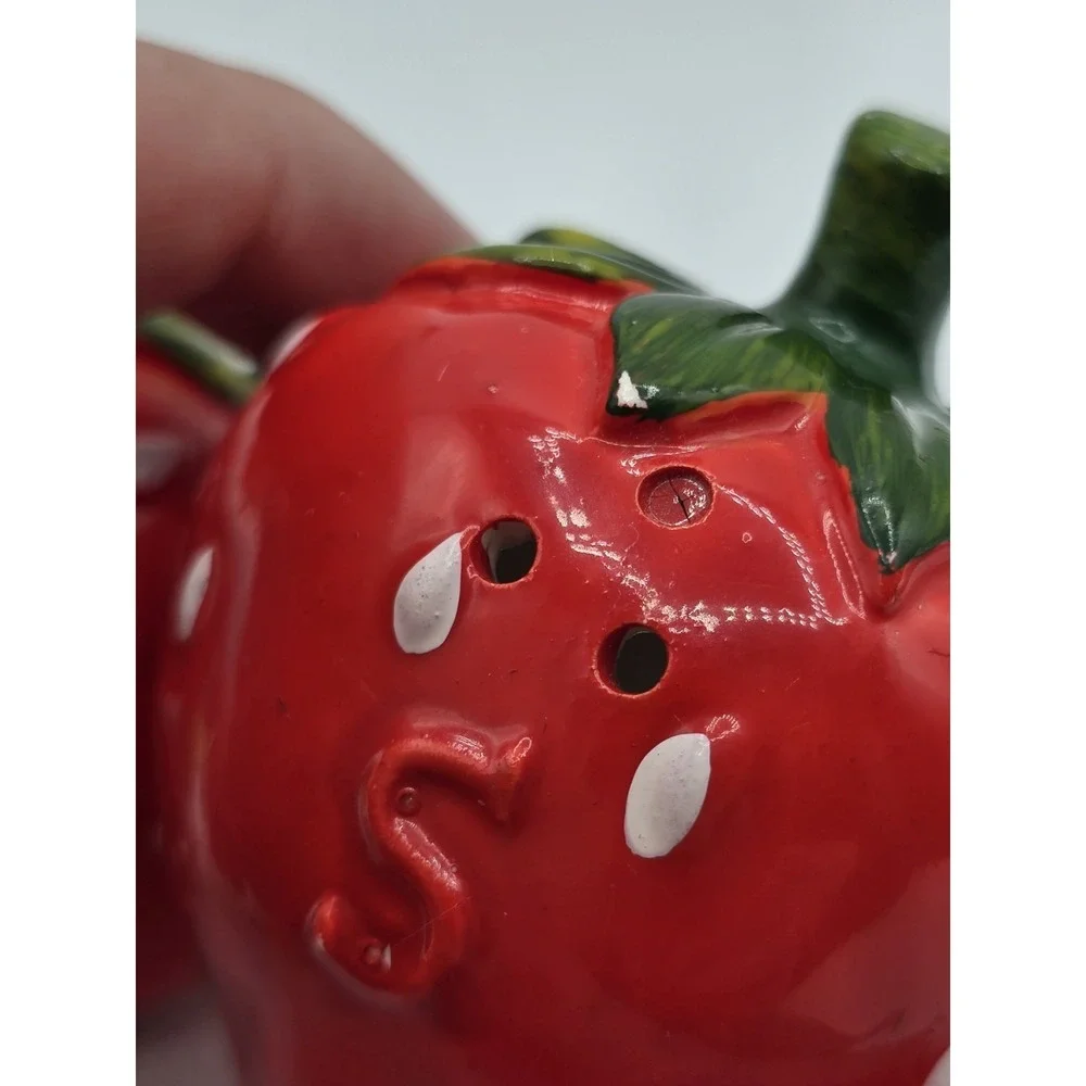 Vintage Ceramic Strawberry Salt and Pepper Shakers Made in Japan Cottage Core 3